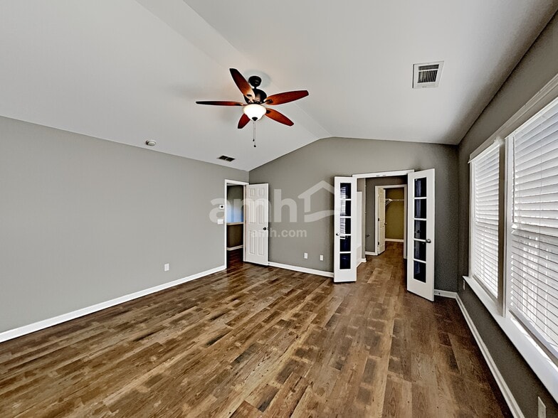 Building Photo - 2412 Newberry Ln