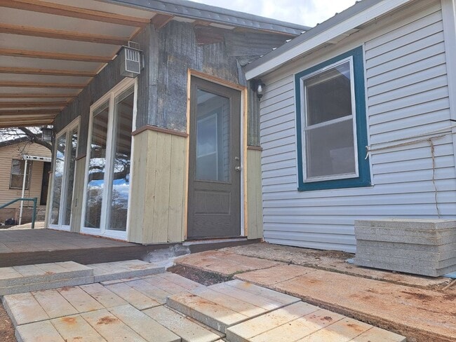 Building Photo - Custom Pioche Home