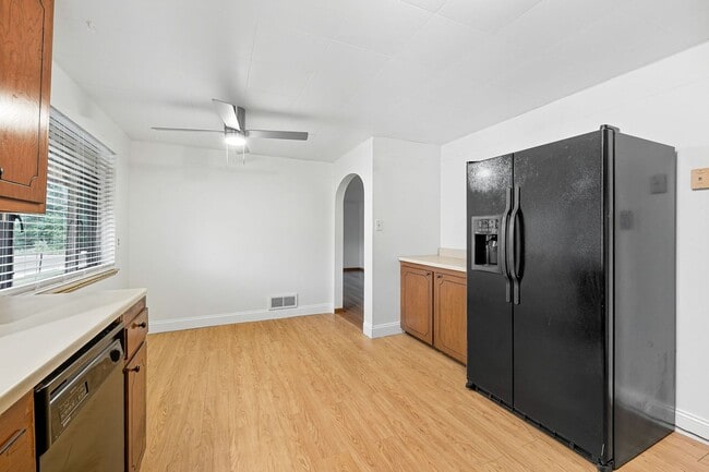 Building Photo - 3070 Reed St
