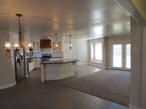 Building Photo - FANTASTIC - Corner Property, Open Plan, Gorgeous Kitchen - 3/2.5