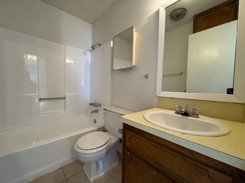 Building Photo - 917 N 7th St