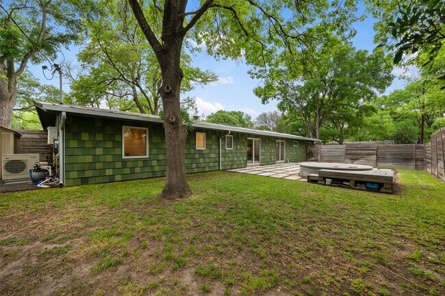 Building Photo - 2314 Westforest Dr