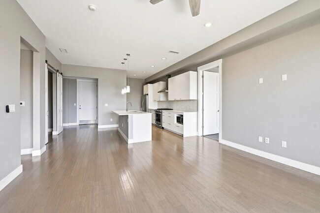 Building Photo - $3,045.95 with $400 off the first month's rent, 2 Beds - 2 Bath, Condo in Denver with Unobstructe...
