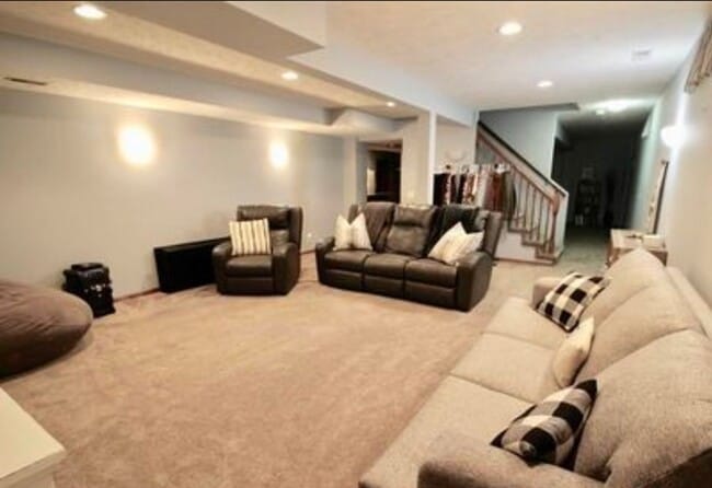 Building Photo - Spacious Five Bedroom Home!
