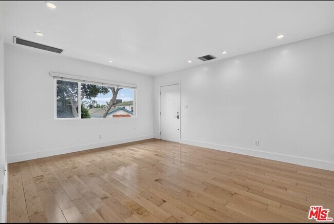 Building Photo - 119 Paloma Ave