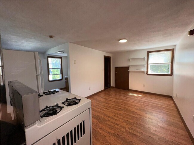 Building Photo - 177 Boyden St