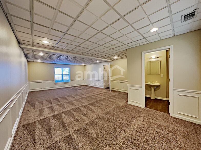 Building Photo - 624 Glendale Forest Dr