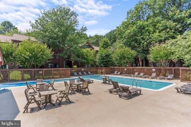 Building Photo - 2815 Lee Oaks Ct