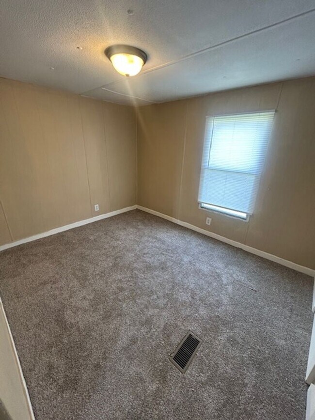 Building Photo - 3-bedroom, 2-bath mobile home