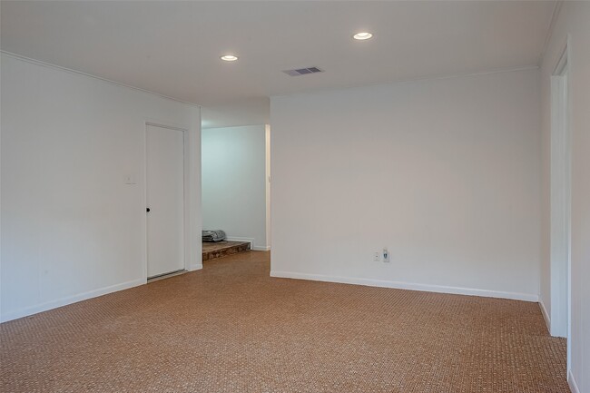 Building Photo - 810 Richvale Ln