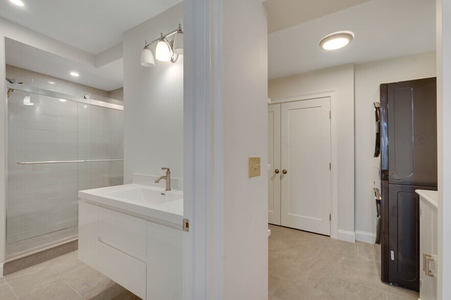 Building Photo - 31 School St