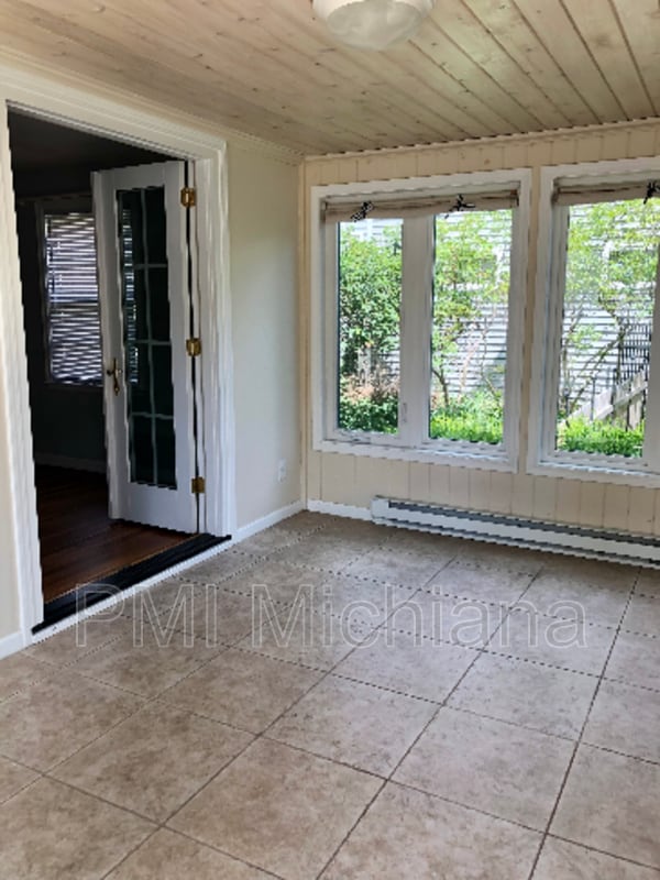 Building Photo - 110 S Hawthorne Dr