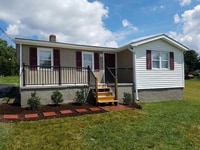 Building Photo - Two Bedroom House With Spacious Yard On Whipple Drive