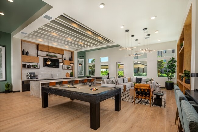 Building Photo - Delhaven Pointe