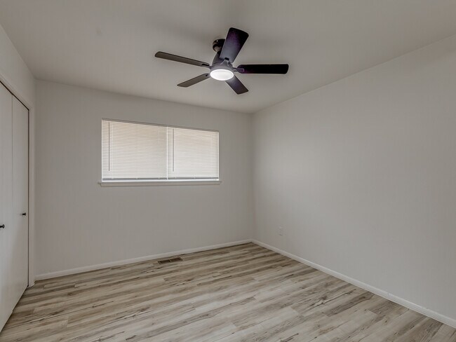 Building Photo - 1700 N Alexander Ln