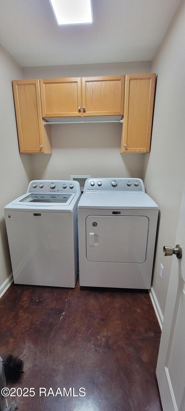 Building Photo - 1026 Carmen Dr