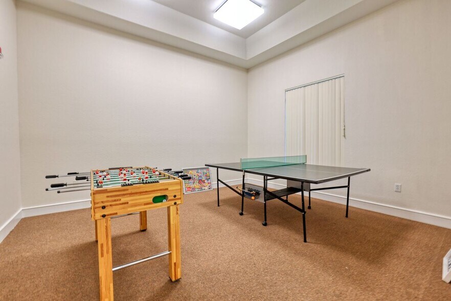 Building Photo - 8294 Key Royal Cir