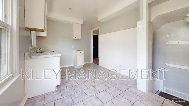 Building Photo - 16501 Fairmount Dr