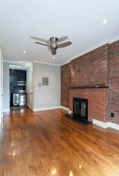 Primary Photo - 562 Hudson St