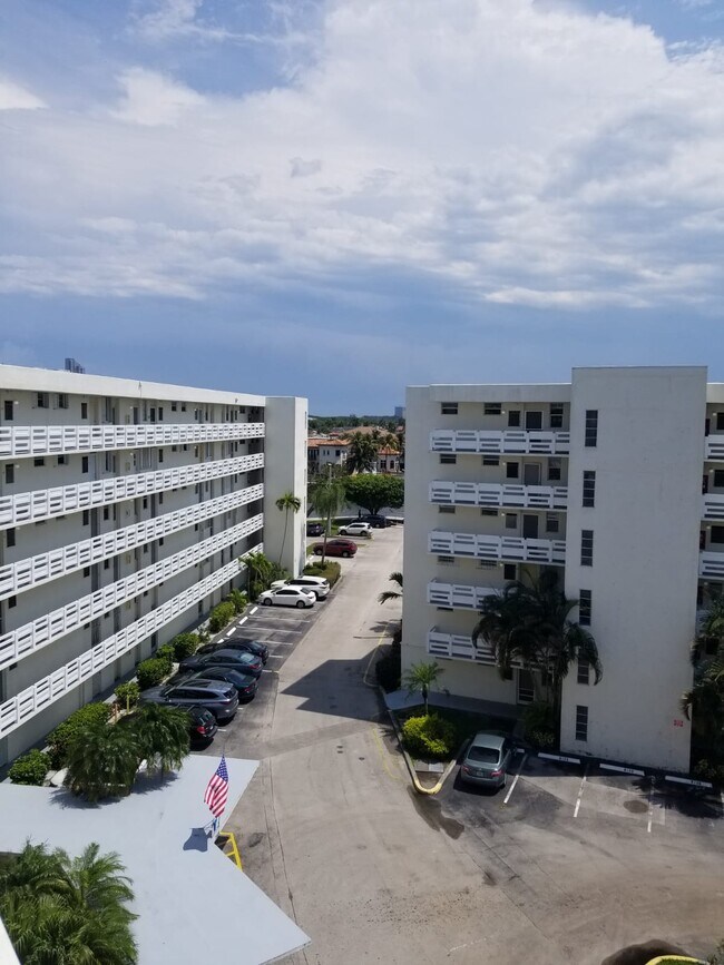 Building Photo - 3030 Marcos Dr