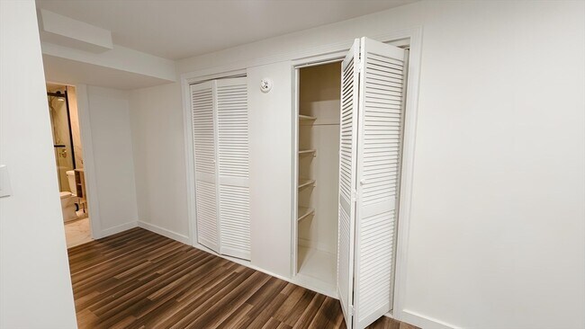 Building Photo - 338 Whiting Ave