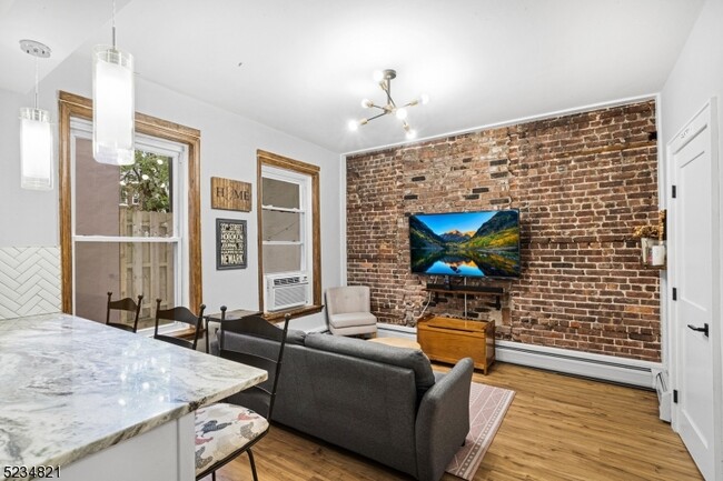 Building Photo - 137 Park Ave
