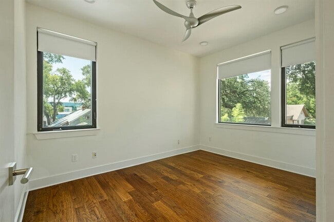 Building Photo - 2017 Kinney Ave