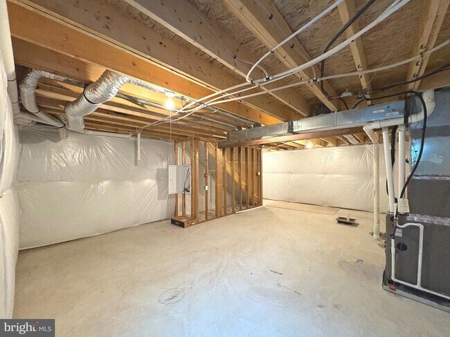 Building Photo - 27003 Greenleaf Dr
