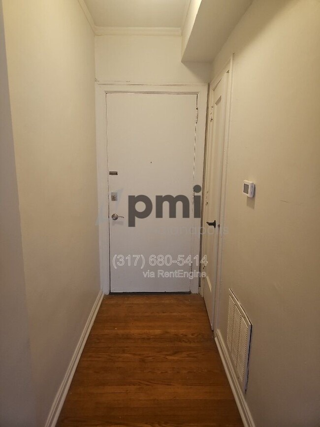 Building Photo - 1 W 28th St