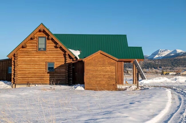 Building Photo - 5077 Pine Dr