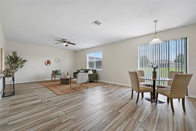 Building Photo - 4 Bedroom 2.5 Bath Two Story Hunters Creek...