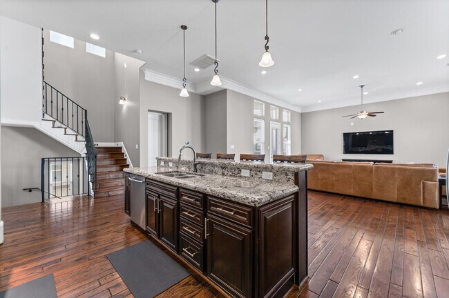 Building Photo - 1306 Hawthorne St