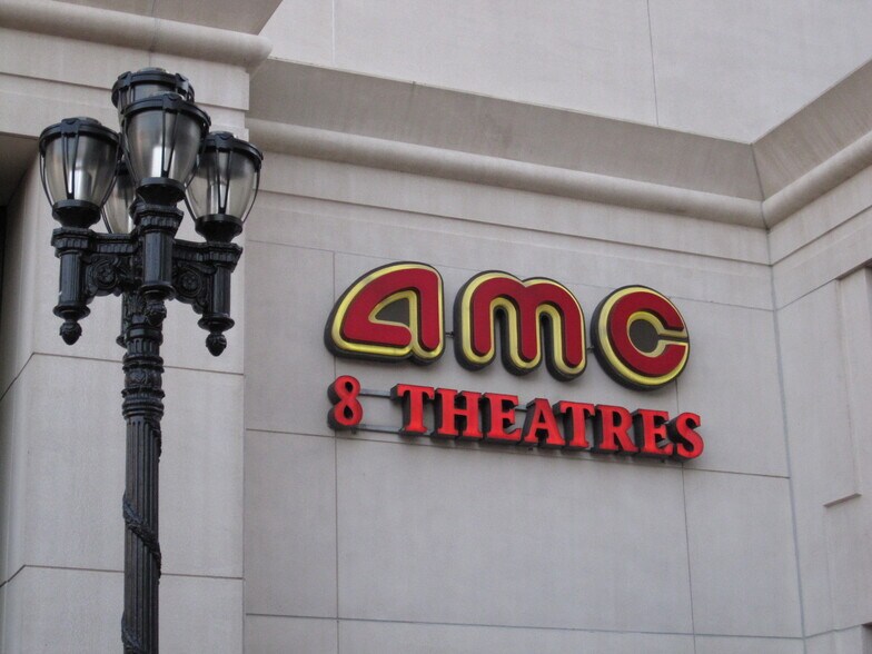 Walk to Movie Theaters - 2001 15th St North