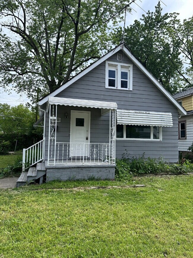 Building Photo - 2 bedroom Home