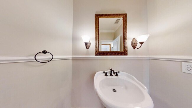 Building Photo - Spacious Home in Mill Creek