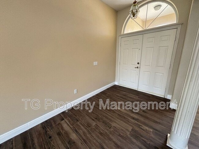 Building Photo - 20 Clarendon Ct N