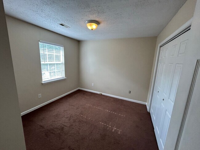 Building Photo - COMING SOON! N Greensboro, 4/2.5 home off of N Church St near Lake Jeanette & I-840