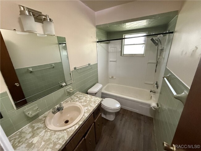 Building Photo - 923 S Brisson Terrace