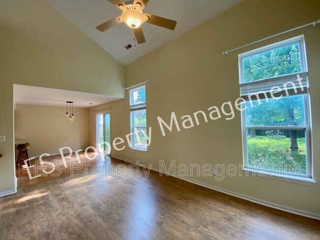 Building Photo - 7310 Parklake Pl
