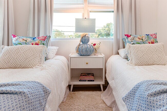 Building Photo - 610 38th St