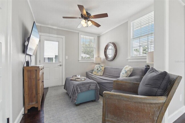 Building Photo - 157 9th Ave N