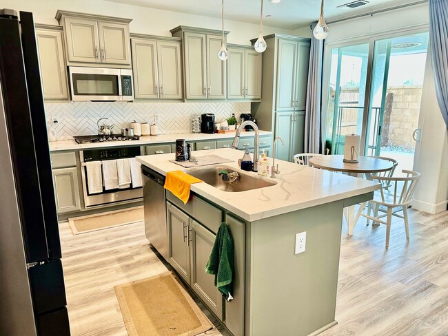 Building Photo - Gorgeous Riverstone 3/2