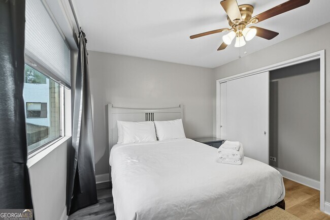 Building Photo - 3645 Peachtree Rd NE