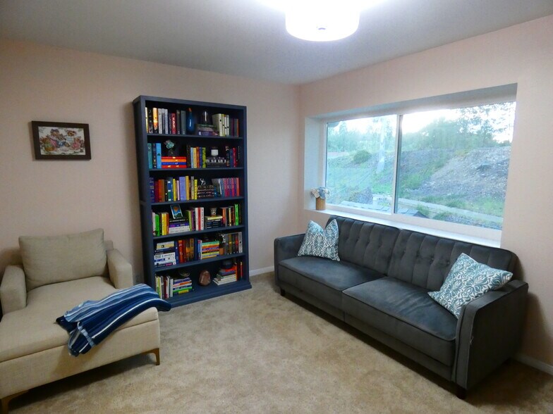 Secondary Bedroom - 12133 Wilsey Way