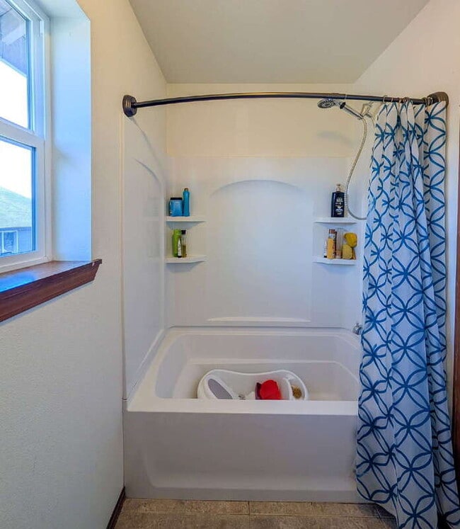 Building Photo - 5907 77th Dr NE