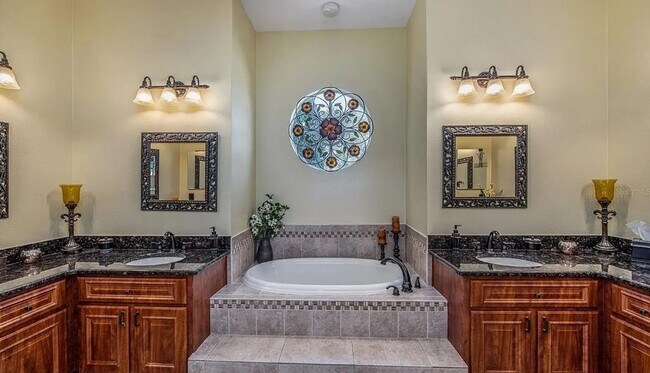 Building Photo - Beautifully updated Pool Home!!