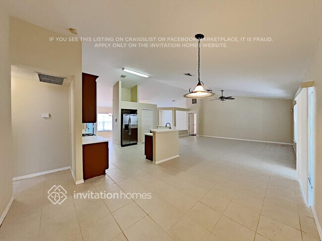 Building Photo - 3321 SW Savona Blvd