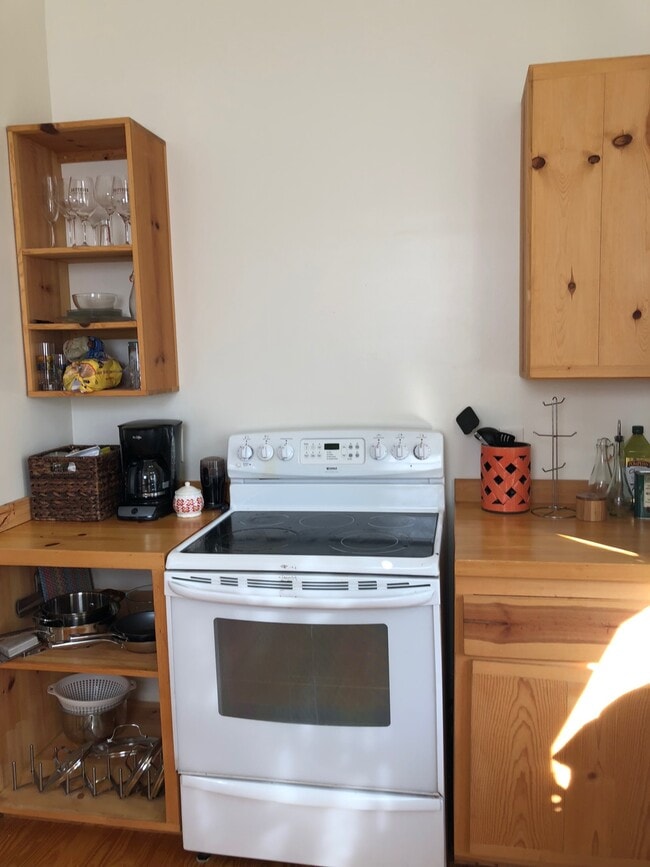 Building Photo - 821 N 8th St