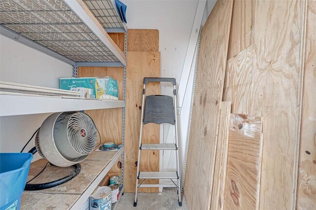 Building Photo - 502 Birdsong Dr