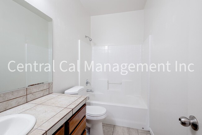 Building Photo - 4 Bedroom, 3 Bath Home in the Desired Southwest - $2595 per month!